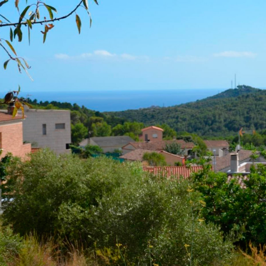 Solar con vistas al mar en zona Valldemar